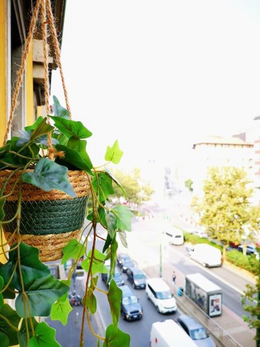 Sunny Flat 50 Meters From The Metro Apartment Milan Exterior photo