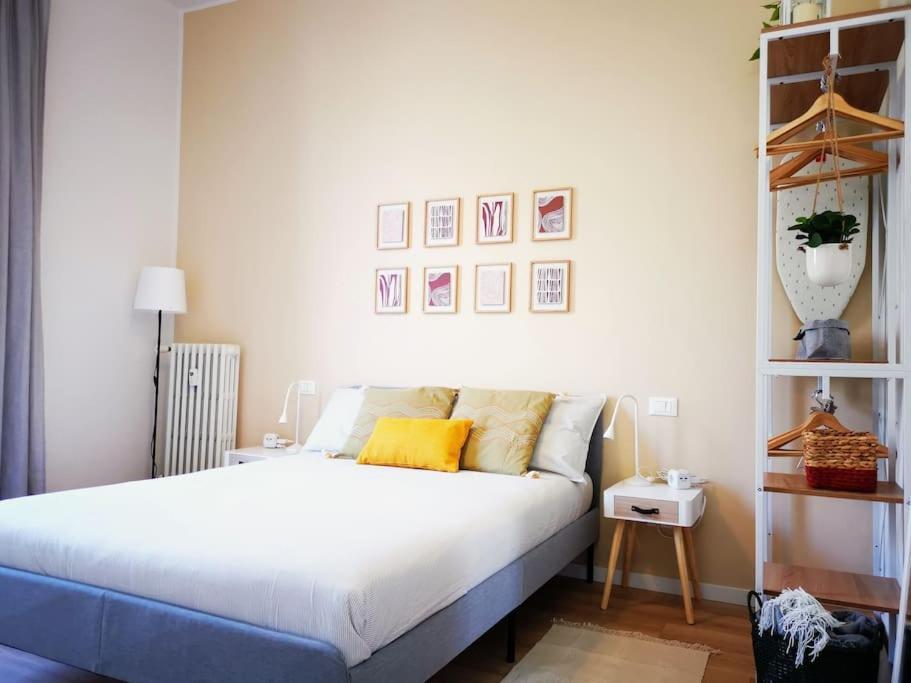 Sunny Flat 50 Meters From The Metro Apartment Milan Exterior photo