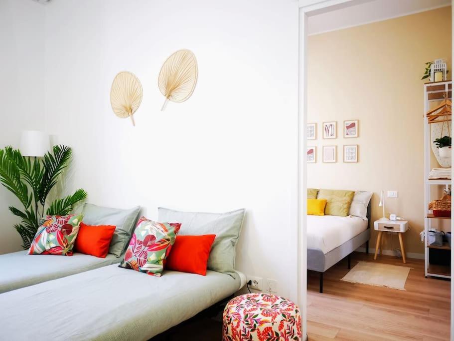 Sunny Flat 50 Meters From The Metro Apartment Milan Exterior photo