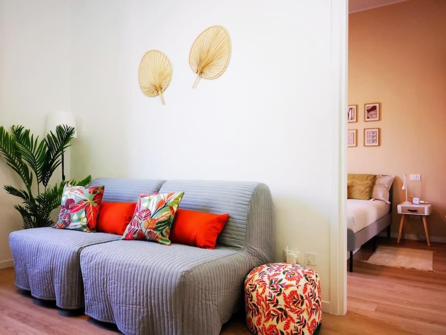 Sunny Flat 50 Meters From The Metro Apartment Milan Exterior photo